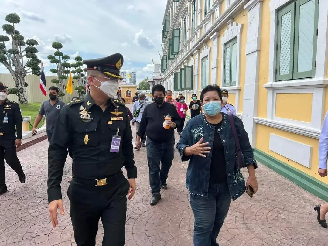 แม่น้องเกดประเดิมจับเข่าคุยกลาโหม ขอรื้อคดีลูกสาวถูกยิงดับในวัดปทุมฯ
