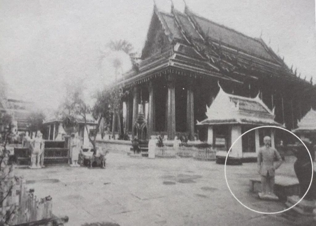 เหลน “กรมหมื่นราชศักดิ์สโมสร”' เปิดที่มา "ตุ๊กตาหิน" ใต้กำแพงรอบวัดพระแก้ว