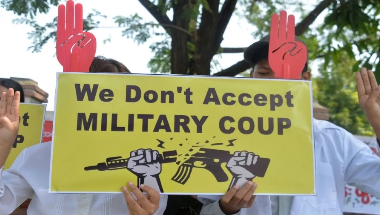 เดือด ม็อบชุมนุมหน้าสถานทูตเมียนมา ประท้วงประหาร 4 นักเคลื่อนไหว ปชต.