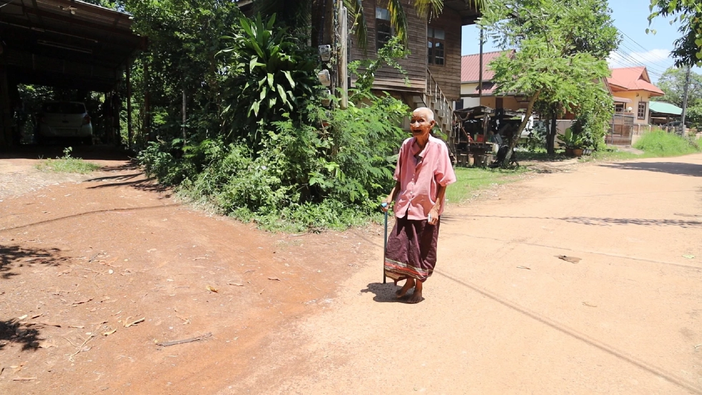 โซเซียลแห่แชร์แม่เฒ่า80เดิน2กม.ไปยืมเงิน50บาทมาซื้อข้าวกิน 