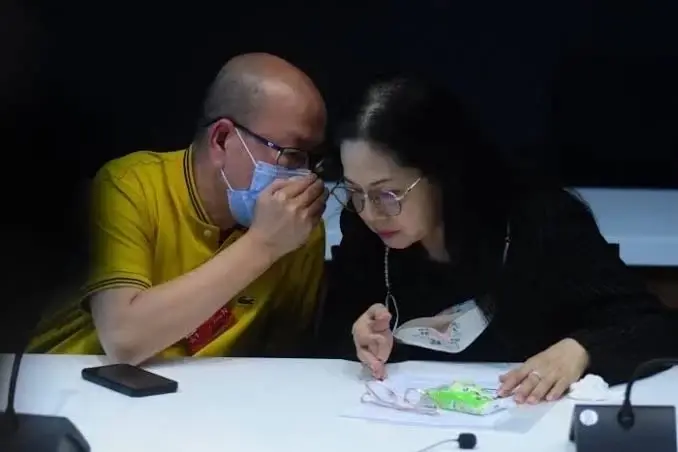 อัจฉริยะ ถาม "แม่แตงโม" กล้าวัดดวงไหม  ล่าสุดแก๊งเรือ ไม่ยอมให้ตรวจมือถือ