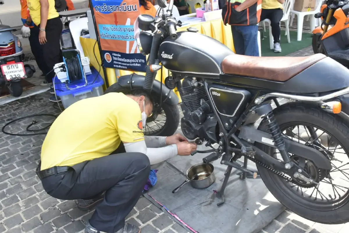 “จิตอาสาพระราชทานรอบเขตพระราชฐาน”  เฉลิมพระชนมพรรษา 70 พรรษา