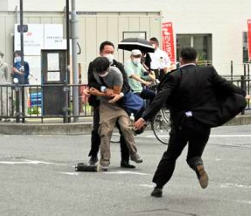 นายกฯ ญี่ปุ่น ประณามมือยิง "ชินโซ อาเบะ"-คนร้ายอ้างหวังสังหารไม่ชอบนโยบาย