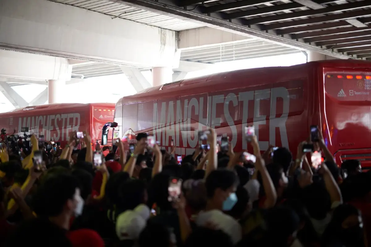 เช็กที่นี่! "แมนยู-ลิเวอร์พูล" เปิดศึกแดงเดือดวันพรุ่งนี้ ควรเลี่ยงการจราจรเส้นไหน 