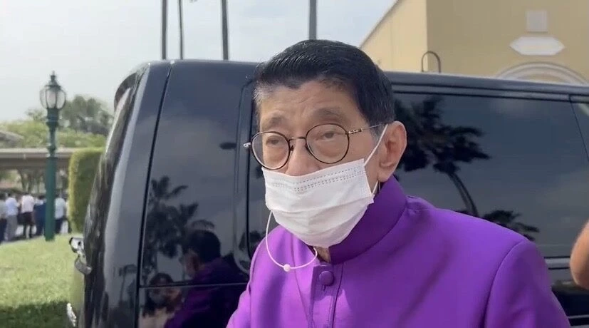 สะเทือนรัฐบาล "วิษณุ" ส่งสัญญาณได้เวลายื่น"ศาลรธน." ตีความ 8 ปีเก้าอี้นายกฯ