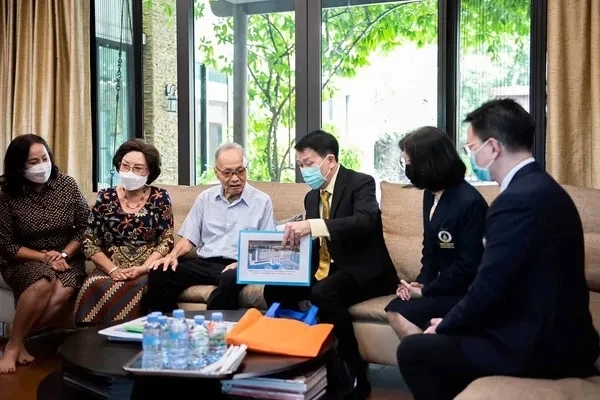 โซเชียลชื่นชม "จุน วนวิทย์" เจ้าของพัดลม"ฮาตาริ" บริจาค 900 ล้าน ให้มูลนิธิรามาธิบดีฯ