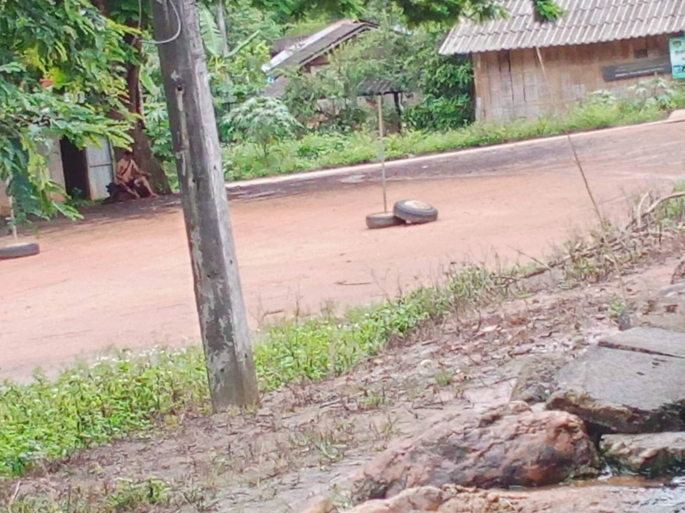 สลด! หนุ่มเชียงรายเมายาบ้าคลั่ง ใช้ปืนลูกซองกราดยิงคนในหมู่บ้านดับ 3 เจ็บ3