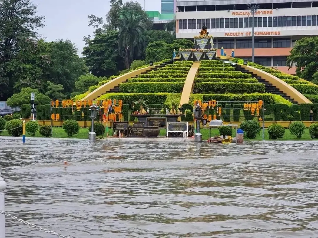 ม.รามคำแหง เเจ้งงดบรรยาย ขณะที่เรือคลองแสนแสบหยุดวิ่ง หลังฝนตกน้ำท่วมหนัก