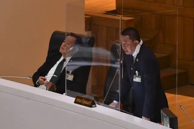 นายอนุทิน ชาญวีรกูล - นายศักดิ์สยาม ชิดชอบ 