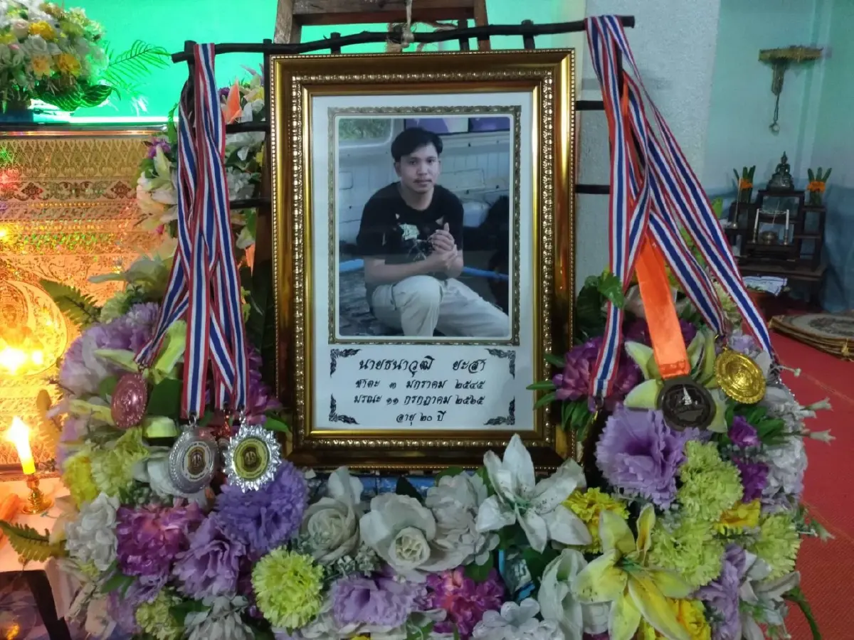 2 นศ.ถูกรถพ่วงชนดับ1บนไหล่ทาง คาดคนขับหลับใน