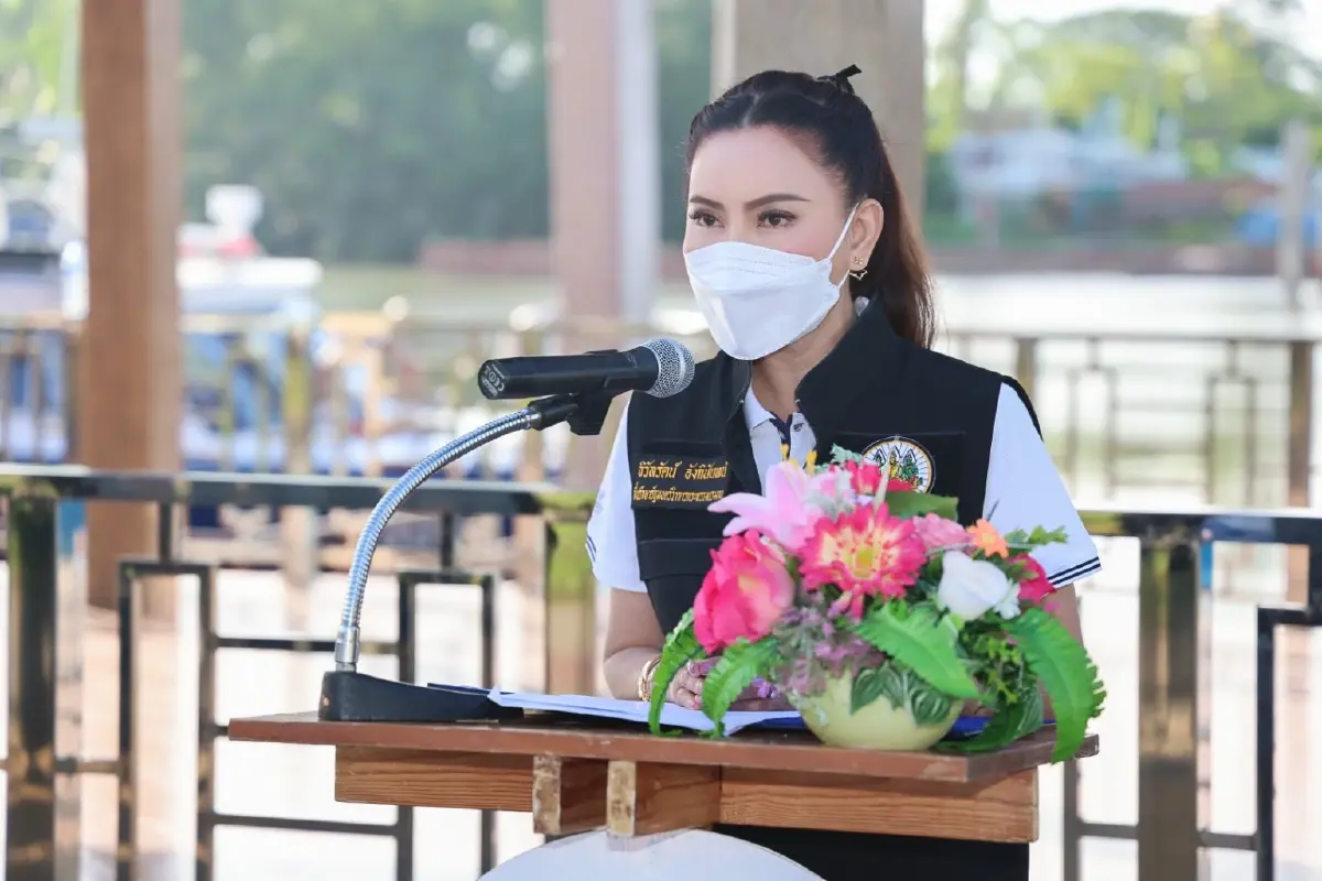 นางธิวัลรัตน์  อังกินันทน์ ที่ปรึกษารัฐมนตรีว่าการกระทรวงแรงงาน