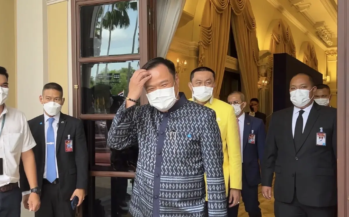 นายอนุทิน ชาญวีรกูล รองนายกรัฐมนตรี และ รมว.สาธารณสุข