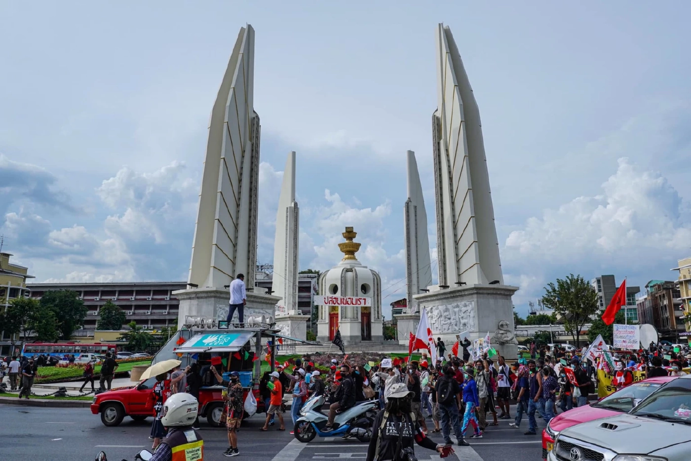 ม็อบกลุ่มทะลุฟ้า