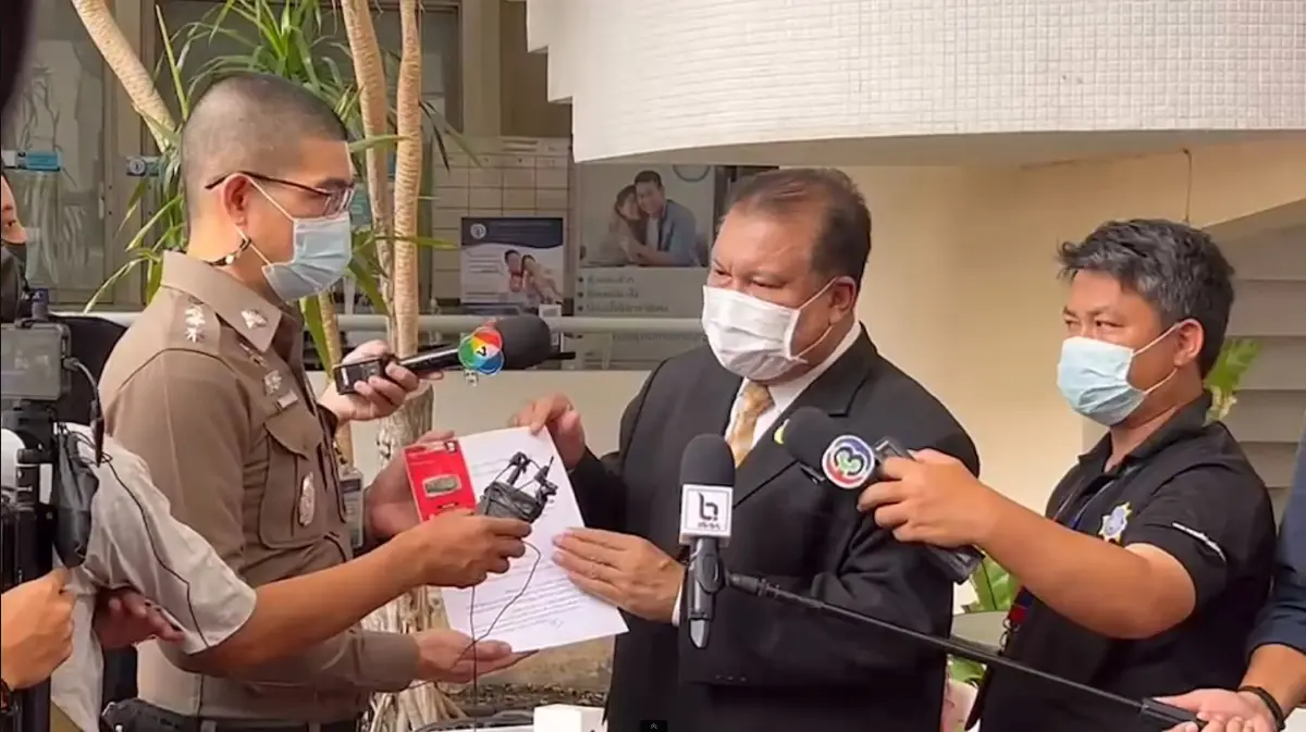 "สนธิญา" ร้องบช.น.เอาผิด"อมรัตน์" พาดพิงสถาบัน