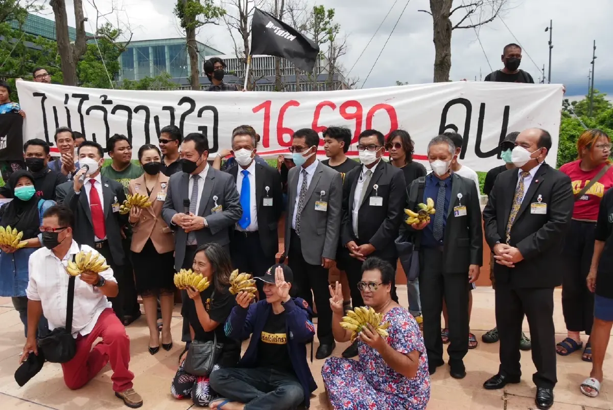 "ทวี"พบกลุ่มราษฎรหน้าสภาฯ ย้ำนี่คือเสียงปปช.ที่แท้จริง