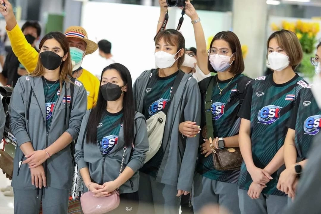"วอลเลย์บอลสาวไทย" ถึงบ้านเกิดหลังเสร็จศึกเนชันส์ลีก
