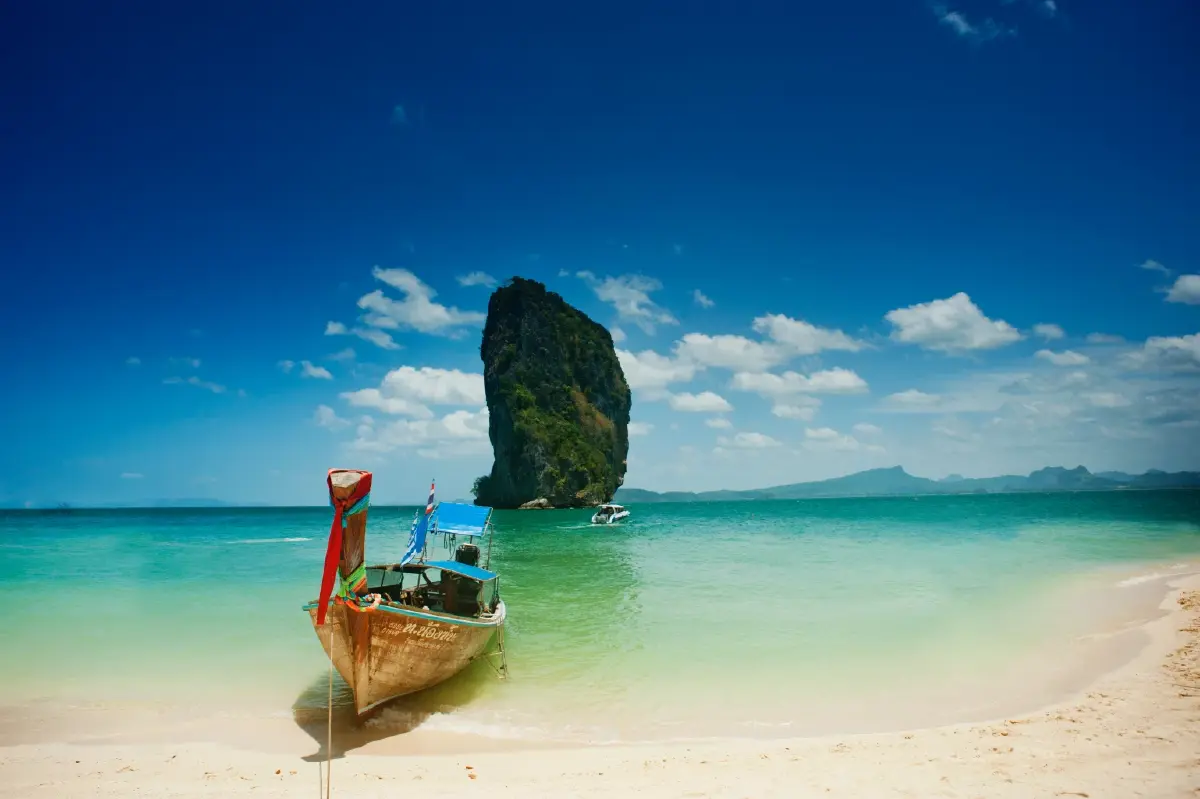 “นายกฯ”  พอใจตัวเลข นทท. เข้าไทยครึ่งปีแรก 2.2 ล้านคน ดันรายได้พุ่ง 4.3 แสนล้าน