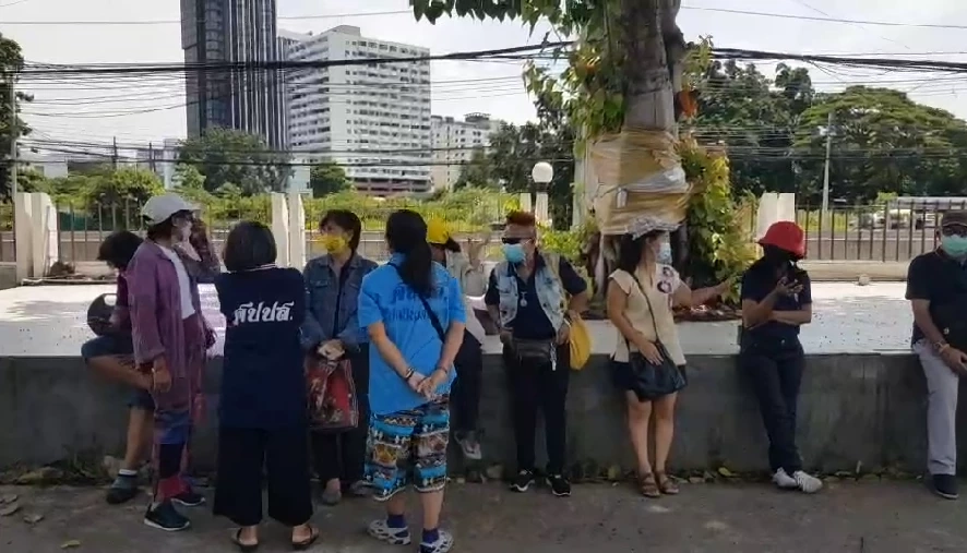 ศปปส. ยื่นหนังสือติง ตร. ปล่อยม็อบสามนิ้วกระทำการจาบจ้วงเบื้องสูง