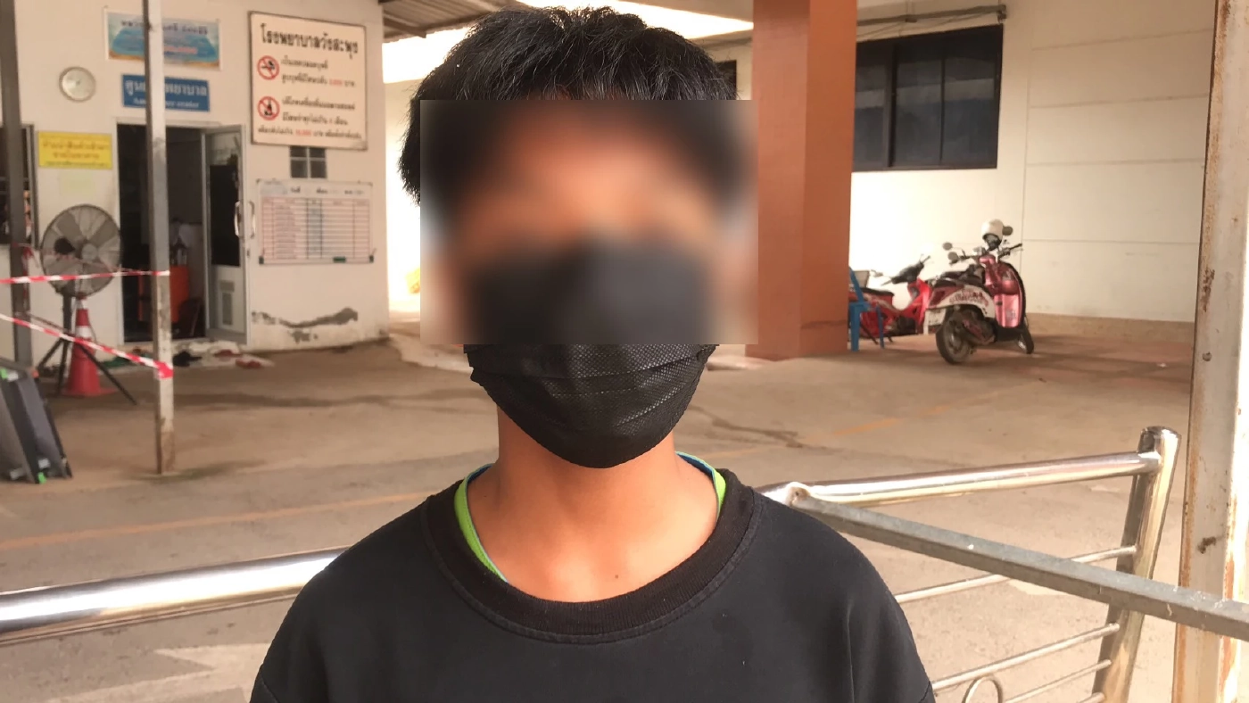 สาวทอมพร้อมพวกร่วม 10 ฟันกระทืบเด็ก 5 คน ไม่พอใจเบิ้ลเสียงรถจยย.