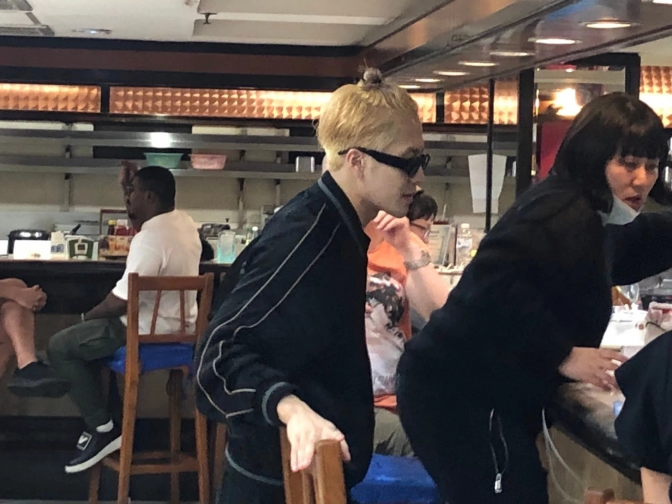 ข้าวผัดอเมริกันและซุปข้าวโพด “ฟู้ดแลนด์” เตรียมขายดี “แจ็คสัน หวัง” ไปกินมา