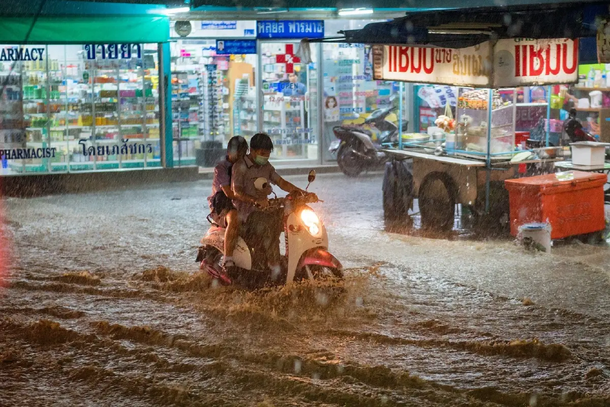 กรมอุตุฯ ประกาศฉ.6 เตือน 5 ภาครับมือ ฝนตกหนักมาก พร้อมเปิดพื้นที่ 51 จว.เสี่ยง