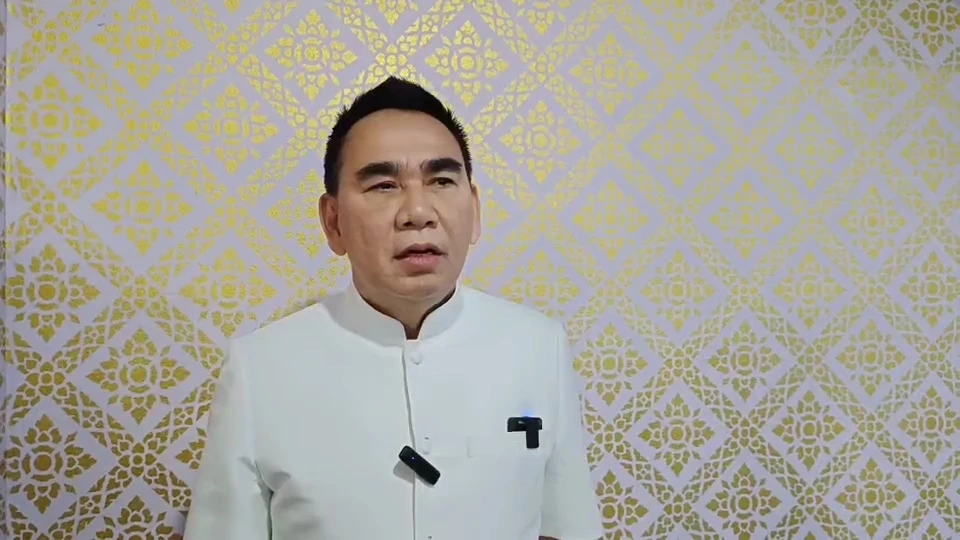 นายเดชอิศม์ ขาวทอง รองหัวหน้าพรรคประชาธิปัตย์