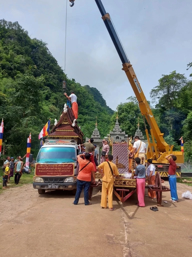 เปิดภาพราชรถ "พระครูบาบุญชุ่ม" จากไทย ให้เอาล้อม้าแต่งปราสาทบนล้อเกวียน