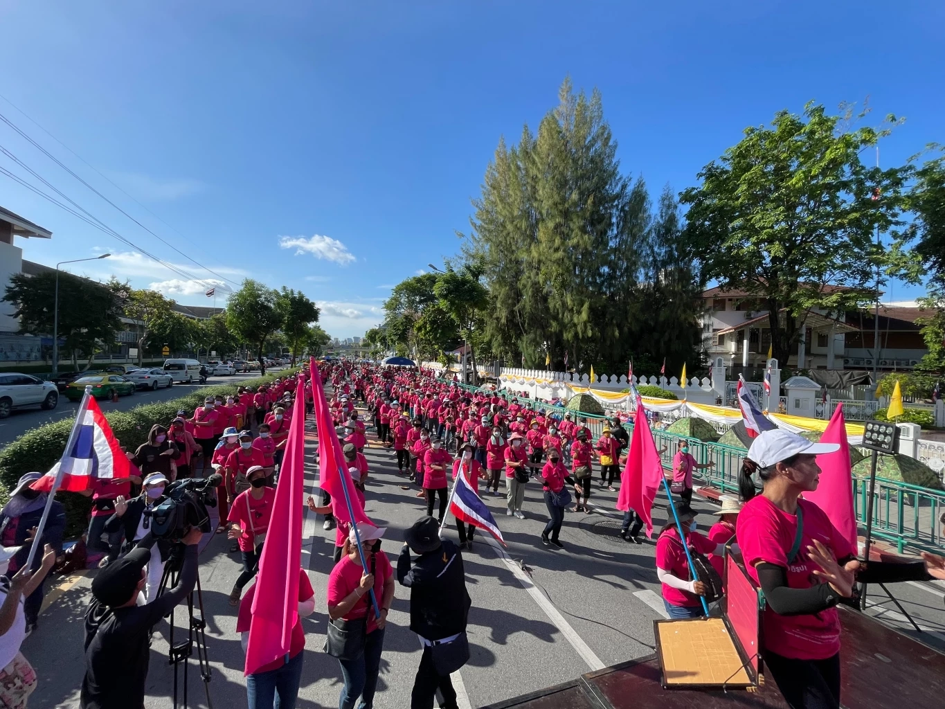 กลุ่มผู้ค้าลอตเตอรี่รายย่อย เคลื่อนตัวแล้ว เตรียมยื่นข้อเรียกร้องนายกฯ