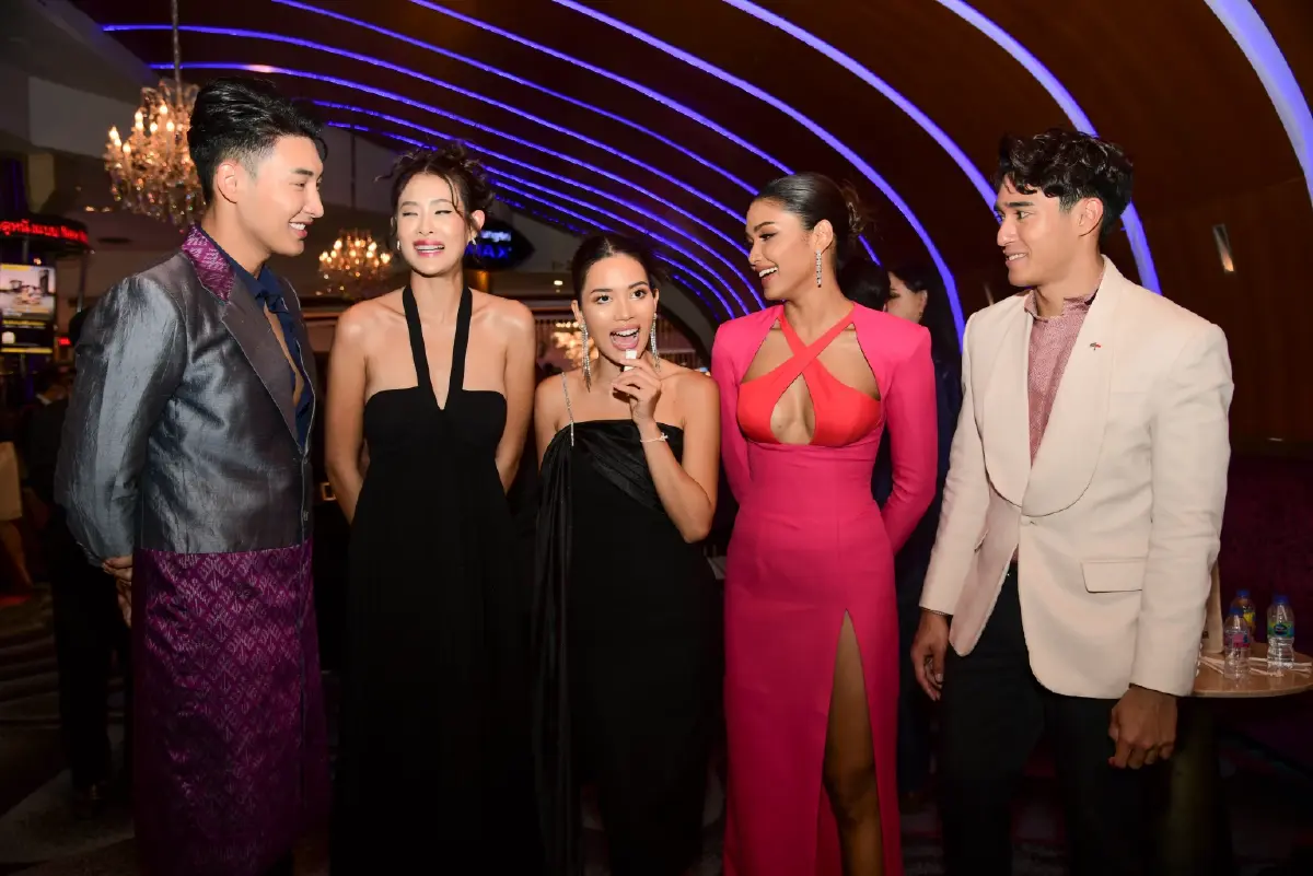 เก็บตกภาพบรรยากาศรอบกาล่า  “บุพเพสันนิวาส ๒” เซเลปคนดังตบเท้าเข้าร่วมงาน
