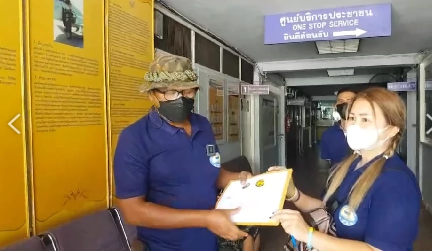 ศปปส. ยื่นหนังสือติง ตร. ปล่อยม็อบสามนิ้วกระทำการจาบจ้วงเบื้องสูง