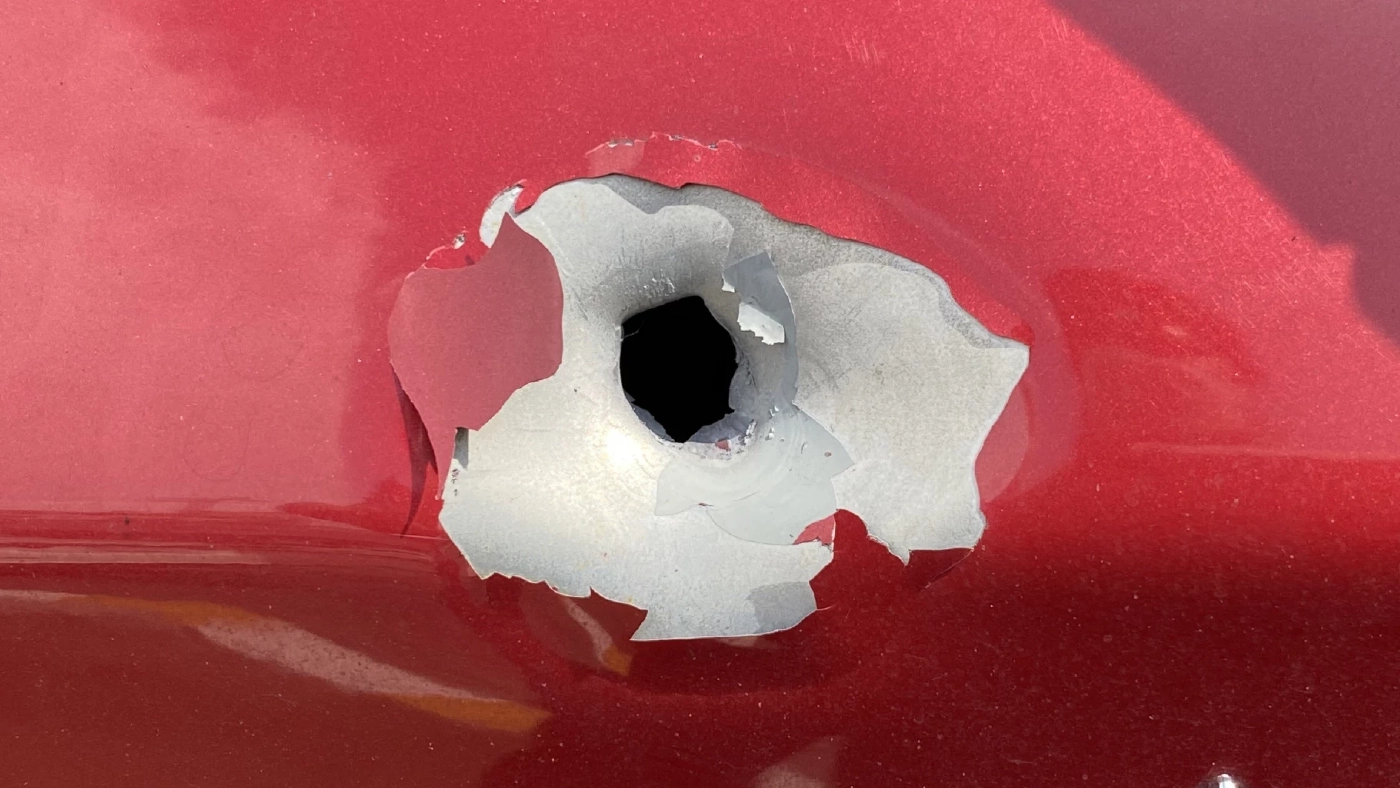 ยิงสนั่นกรุง !  ตร. ยิงสกัด รถแหกด่าน ค้นเจอยาเสพติดอื้อ คนขับหนีเข้ากลีบเมฆ