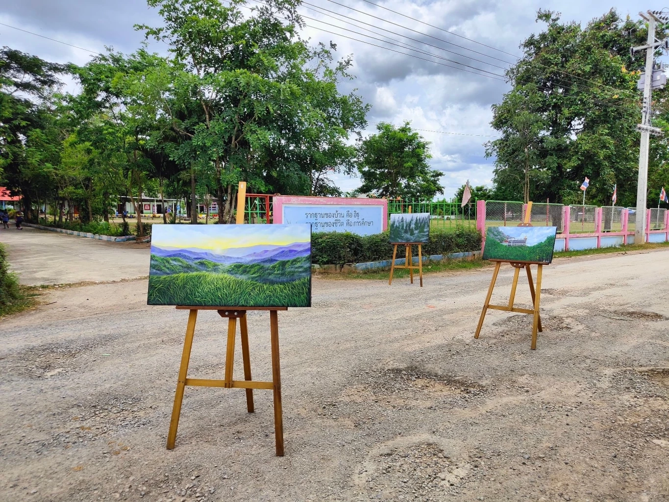 “ศิลปินชาวขอนแก่น”  จัดแกลเลอรี่โชว์งานศิลปะบนผิวถนนที่เต็มไปด้วยหลุมบ่อ