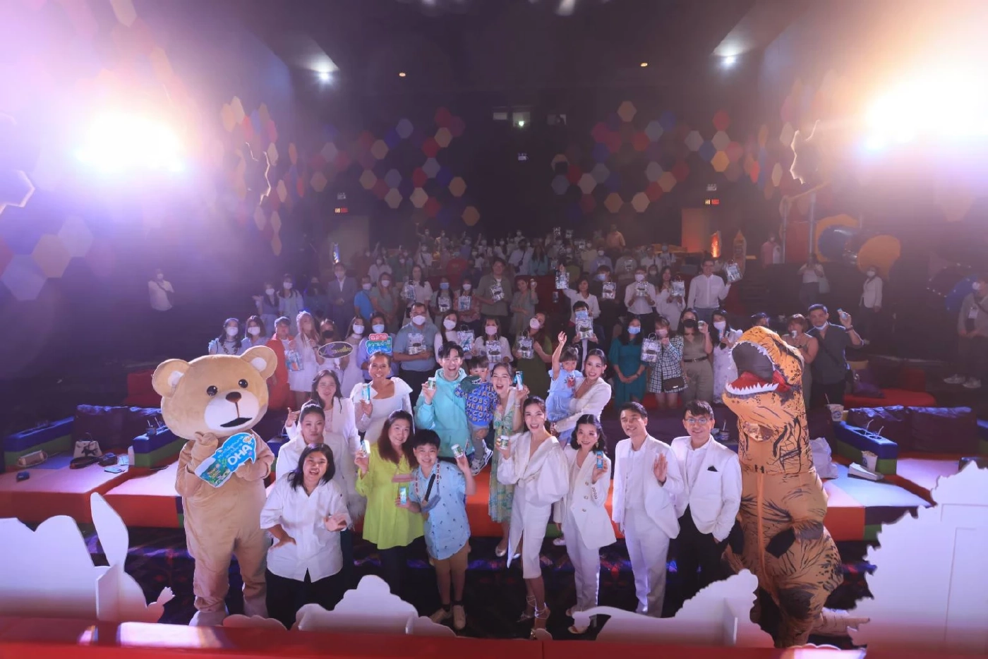 “บีม-ออย” แท็คทีม “น้องธีร์-น้องพีร์”  ขึ้นแท่นพรีเซ็นเตอร์