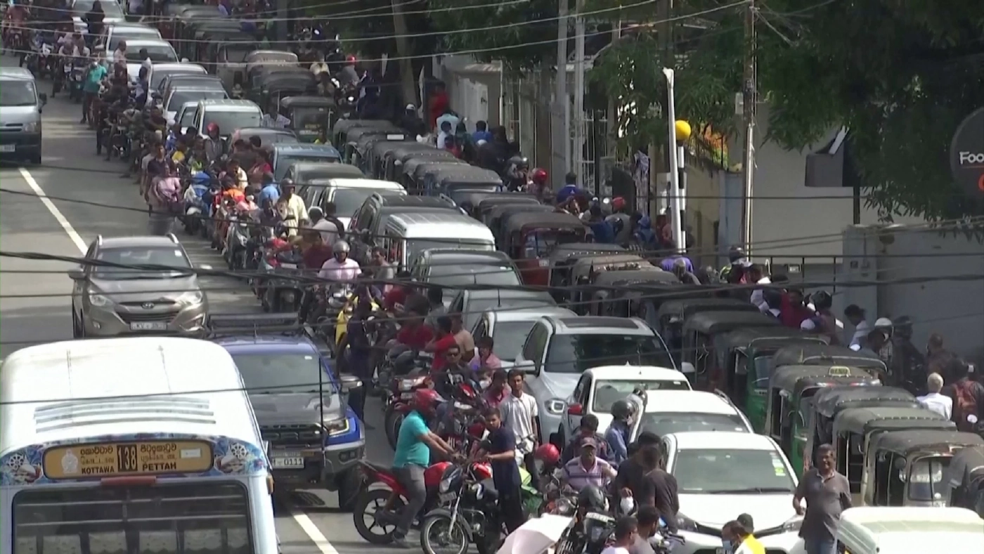 ชาวศรีลังกาหันขี่จักรยานสู้วิกฤตน้ำมันหมด