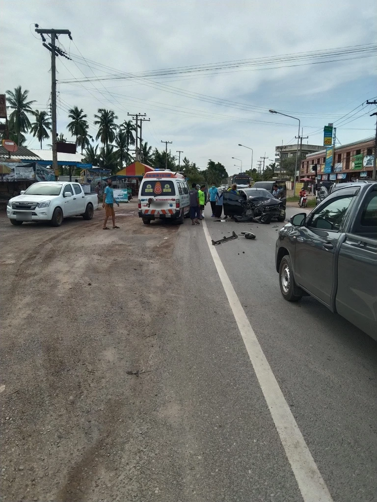"พยาบาลสาว" วัยเบญจเพส ถูกพระทัก "ดวงถึงฆาต" ขับรถเก๋งชนปิคอัพดับ