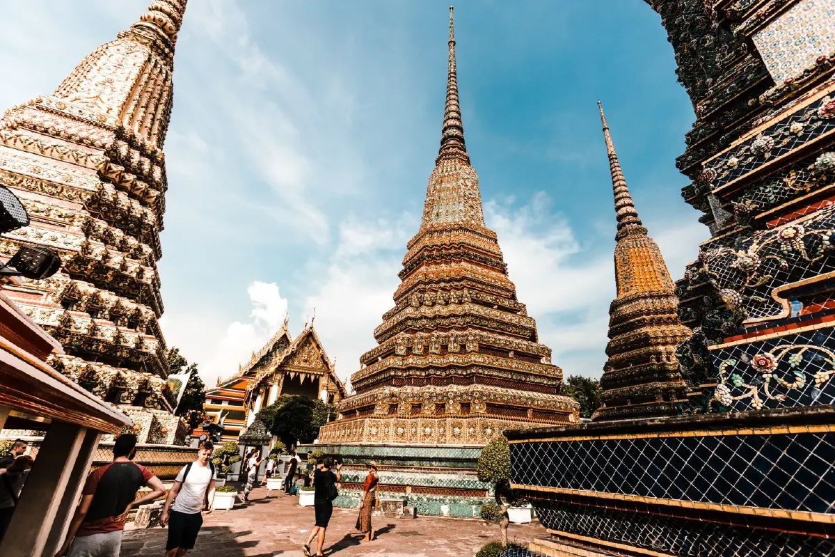 “นายกฯ”  พอใจตัวเลข นทท. เข้าไทยครึ่งปีแรก 2.2 ล้านคน ดันรายได้พุ่ง 4.3 แสนล้าน
