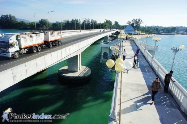 ขอบคุณภาพ https://live.phuketindex.com/th/