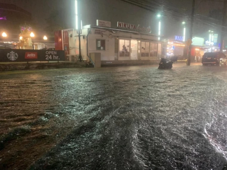 “ชัชชาติ” ไลฟ์สดดู “น้ำท่วมกรุงเทพ” รับครั้งนี้หนักสุดตั้งแต่เป็นผู้ว่าฯ