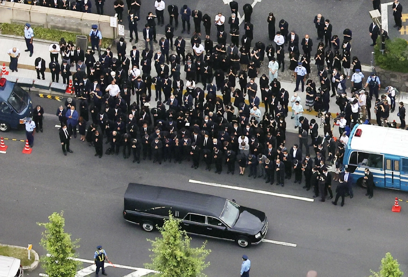 ชาวญี่ปุ่นแห่ร่วมไว้อาลัยพิธีศพ “อาเบะ”