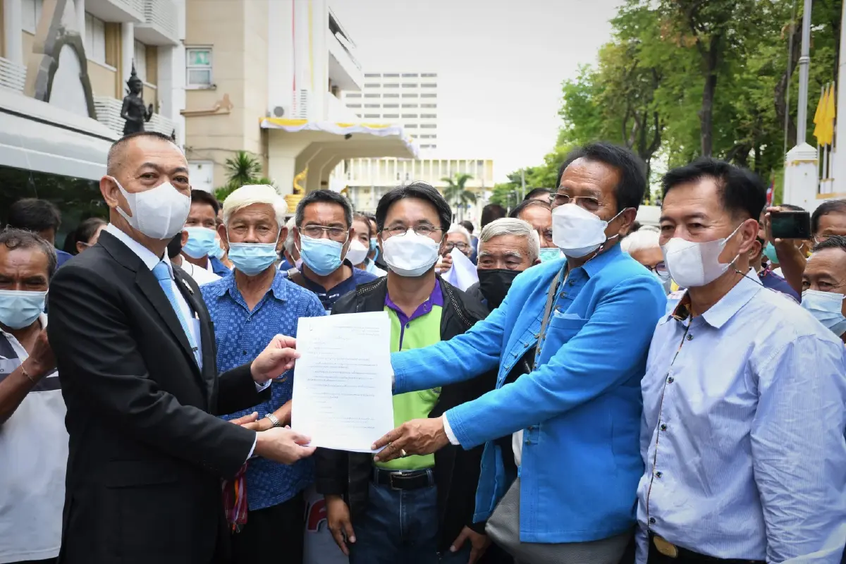 ม็อบศูนย์ข้าวชุมชน เดินสายขอบคุณ ลุงตู่ - รัฐมนตรีเฉลิมชัย