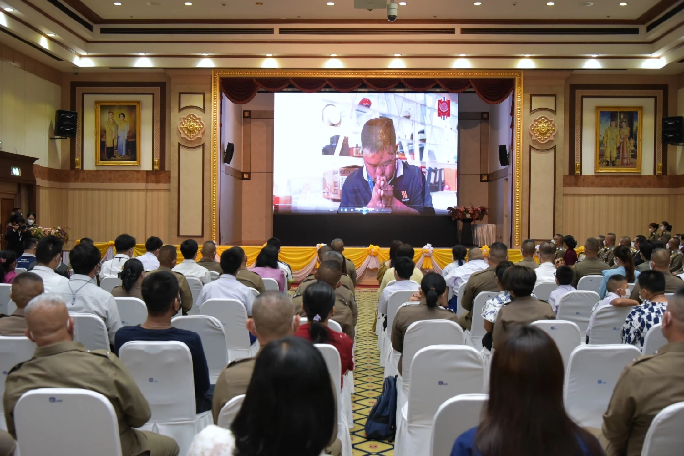 "เราไม่ทิ้งกัน" มอบ 1.5 ล้าน เกื้อหนุนครอบครัวตำรวจ