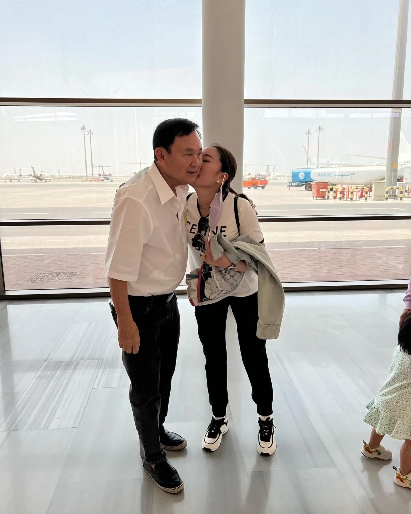 "เอม-อุ๊งอิ๊งค์" พาหลานไปเยี่ยม "ตาทักษิณ-ยายปู ยิ่งลักษณ์" ถึงดูไบ