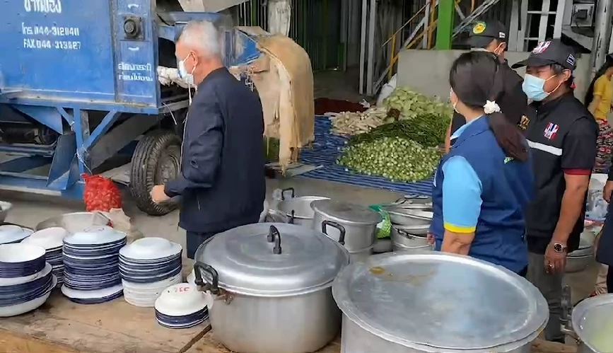 ผู้ว่าฯ ตาก เยี่ยมผู้อพยพ ชาวบ้านบอกเพิ่งเคยเห็นเครื่องบินรบเมียนมาล้ำแดน