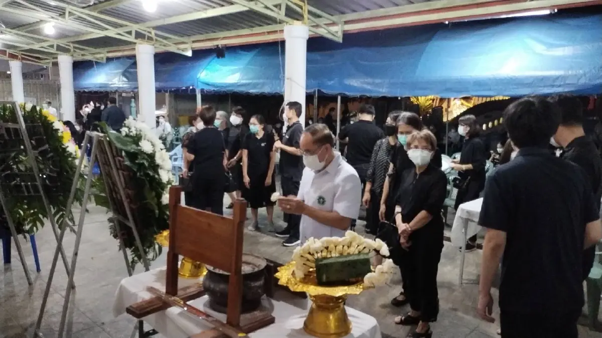 บรรยากาศงานศพ “หมอโต” สุดเศร้า ญาติสนิท-เพื่อนร่วมงานแห่ไว้อาลัย