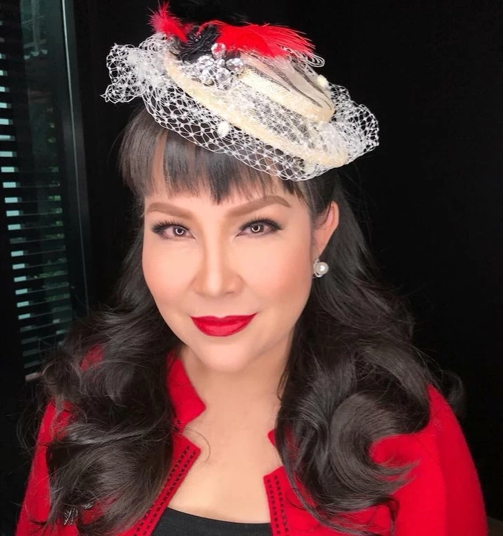 เปิดประวัติ “อิ๋งอิ๋ง สิทธิณี”  พิธีกรดังยุค 90 ผู้ล่วงลับจากโรคมะเร็ง