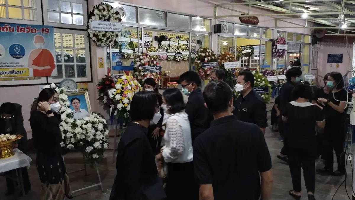 บรรยากาศงานศพ “หมอโต” สุดเศร้า ญาติสนิท-เพื่อนร่วมงานแห่ไว้อาลัย