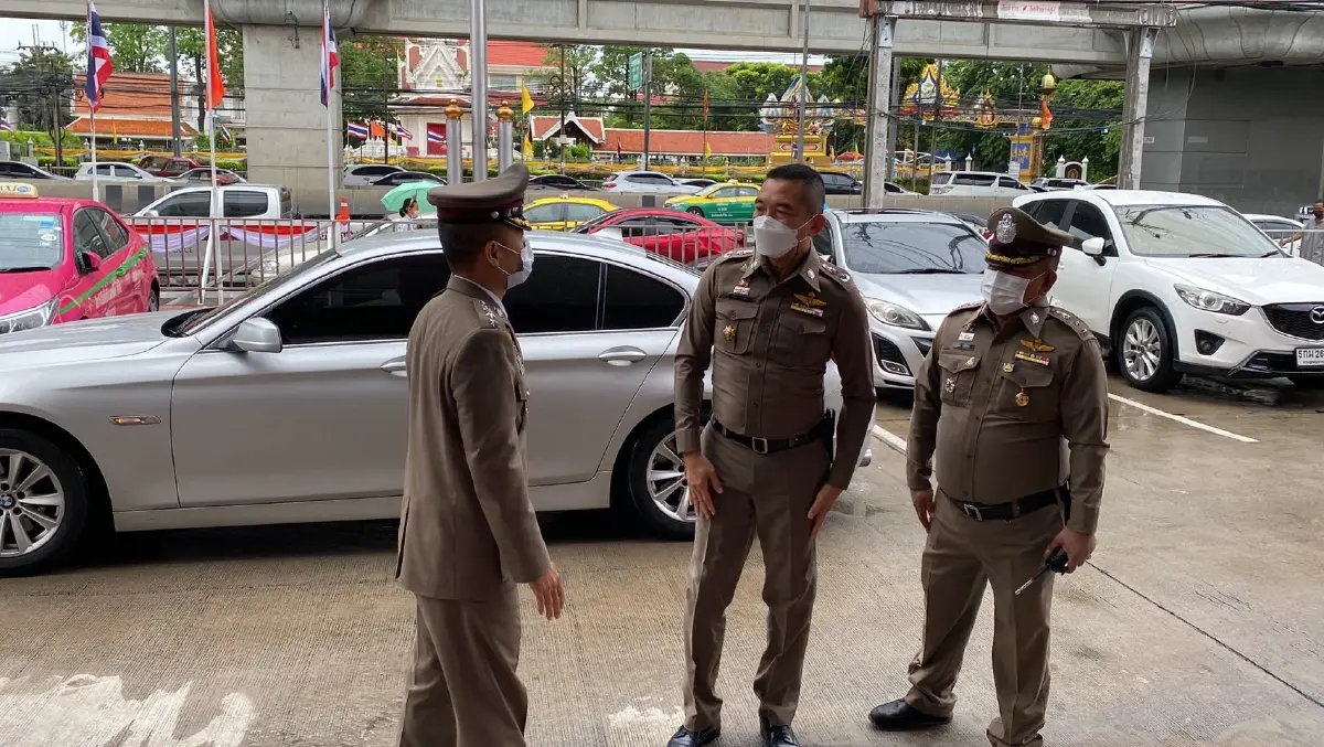 ตร.รวบชายวัย 59 ปี แอบอ้างชื่อ "บิ๊กโจ๊ก" หลอกขายน้ำมันเถื่อน