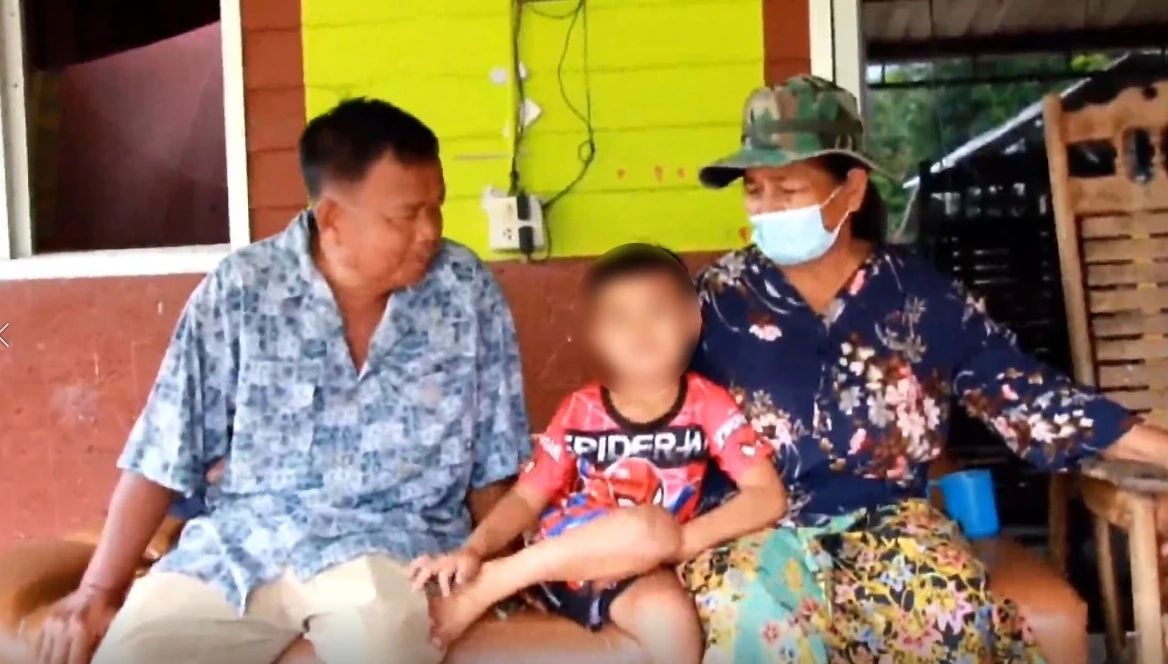 "ครู" ใช้ถาดหลุมตีหัว "เด็กอนุบาล" ป่วยลมชักจนผวาไม่อยากไปเรียน