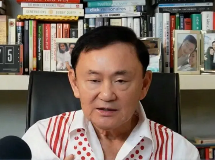 นายทักษิณ ชินวัตร หรือ โทนี่ วู้ดซัม อดีตนายกรัฐมนตรี 