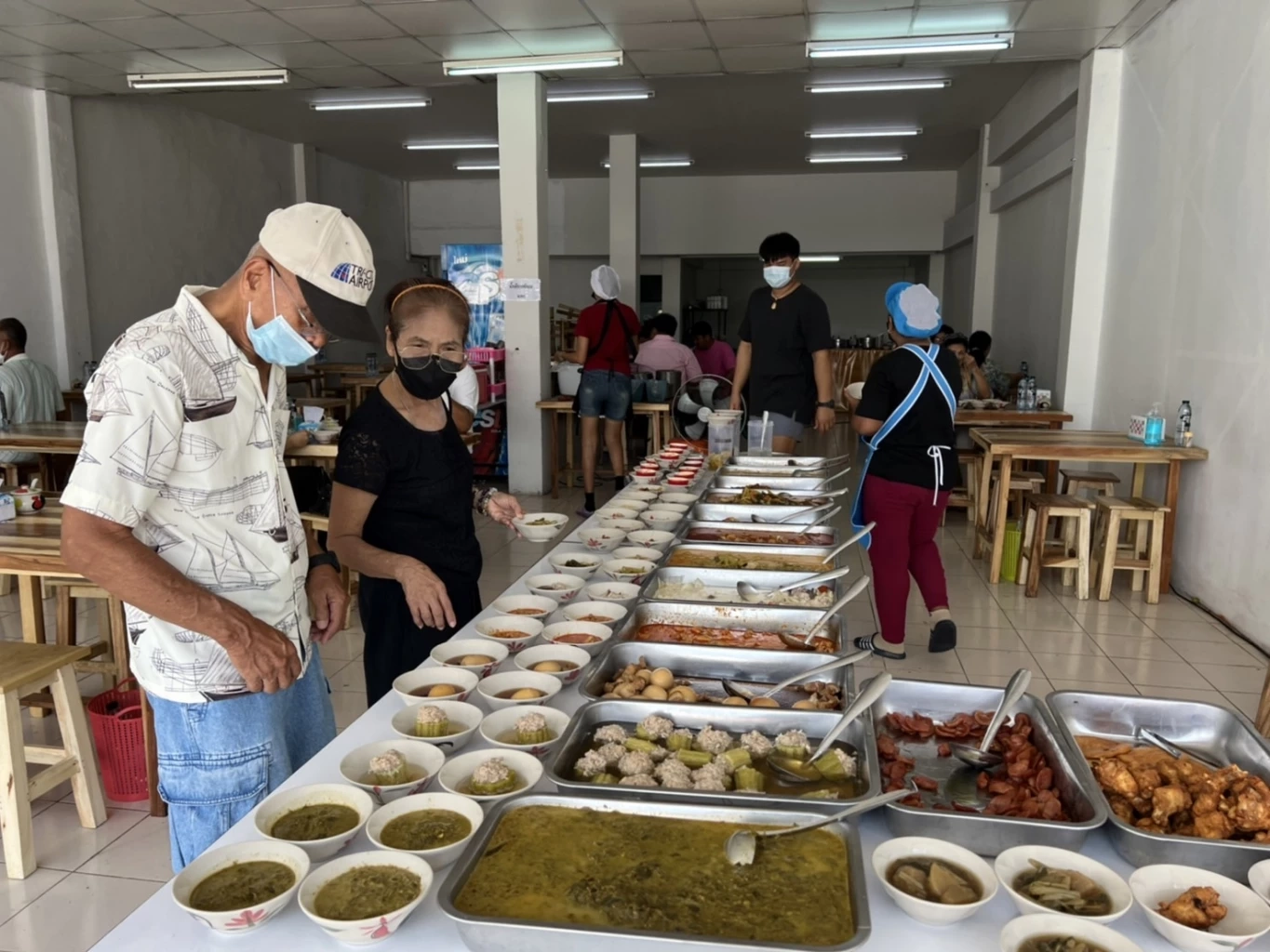 ยุคนี้ยังมี ชี้เป้ากับข้าว 10 บาท ตักข้าวไม่อั้น เจ้าของคืนกำไรยุคของแพง